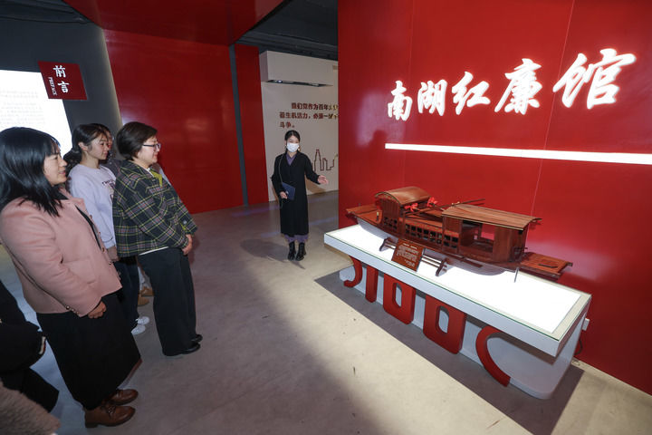 神州大地清风劲
——2025年以习近平同志为核心的党中央贯彻执行中央八项规定、推进作风建设综述「相关图片」