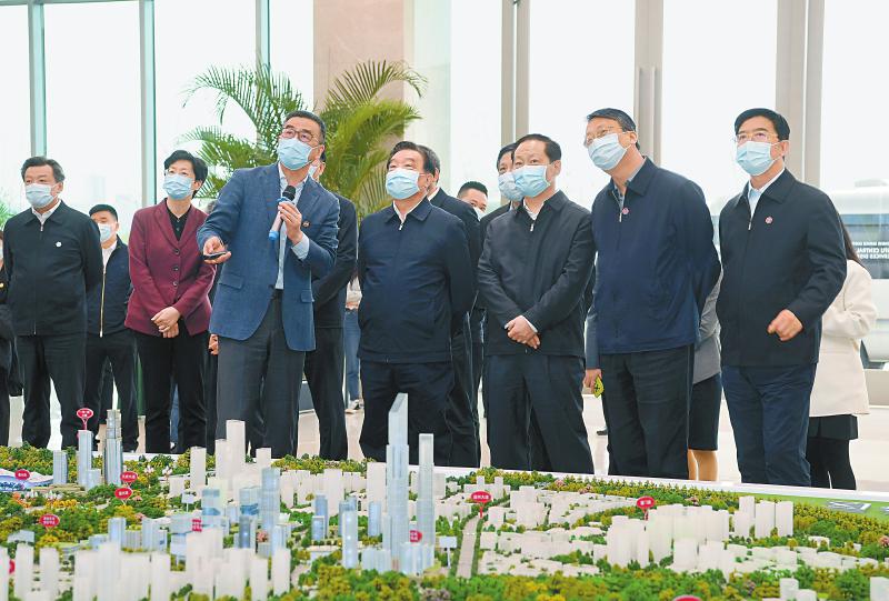 王晨在四川调研时强调
团结奋斗建设内陆开放经济高地
奋发有为开创高质量发展新局面
彭清华参加有关调研「相关图片」