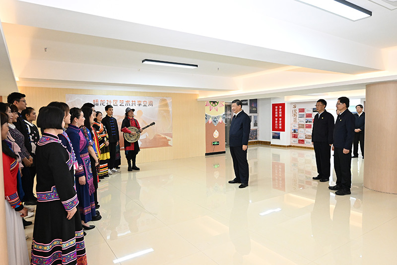 习近平在广西考察时强调&ensp;
解放思想创新求变向海图强开放发展&ensp;
奋力谱写中国式现代化广西篇章&ensp;
蔡奇陪同考察「相关图片」