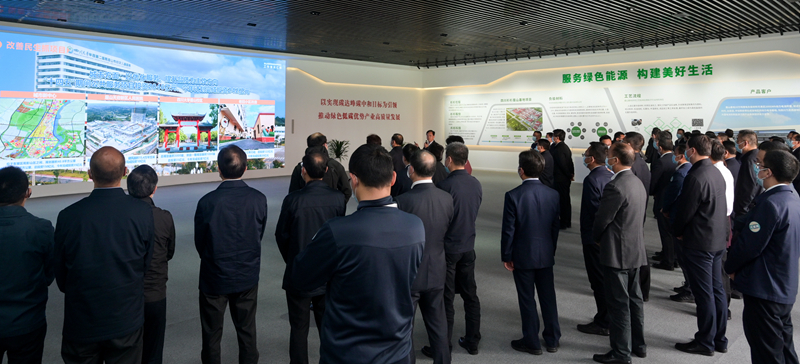 彭清华在全省项目投资工作暨“十四五”规划重大工程项目建设推进现场会上强调
以时不我待的精神状态抓实抓细项目投资工作
为全省经济持续健康发展提供坚实支撑
黄强田向利出席「相关图片」