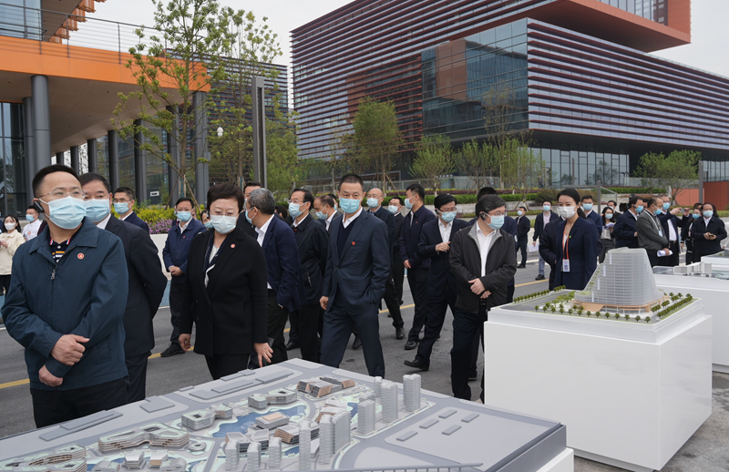 彭清华在全省项目投资工作暨“十四五”规划重大工程项目建设推进现场会上强调
以时不我待的精神状态抓实抓细项目投资工作
为全省经济持续健康发展提供坚实支撑
黄强田向利出席「相关图片」